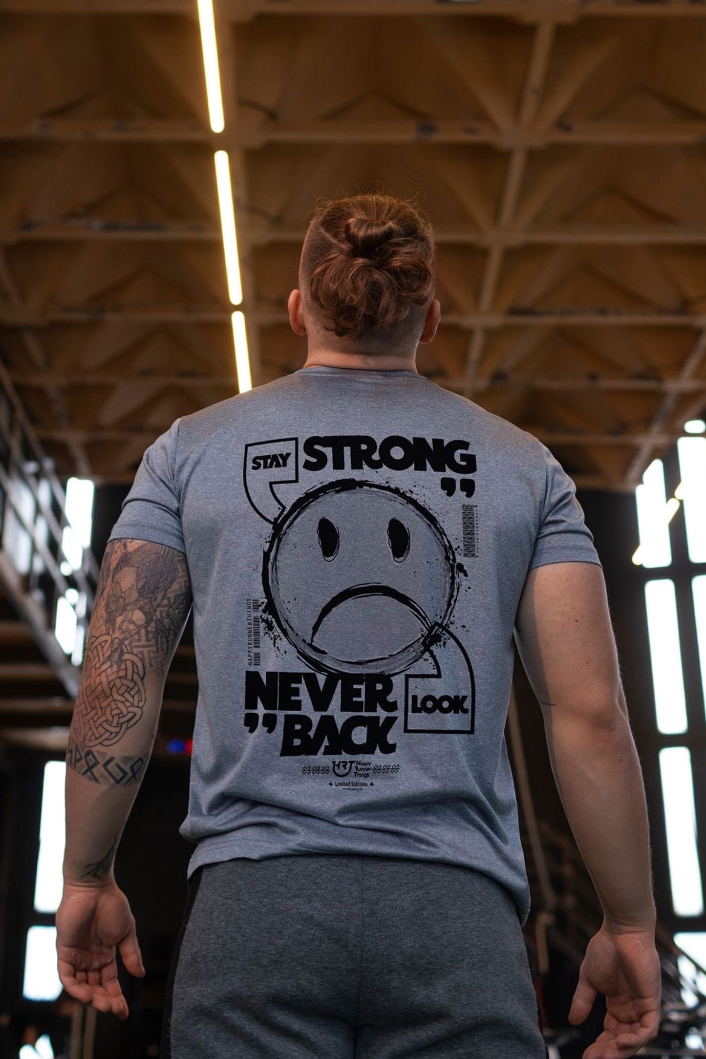 STAY STRONG - Camiseta ECO Unisex - Manga Corta